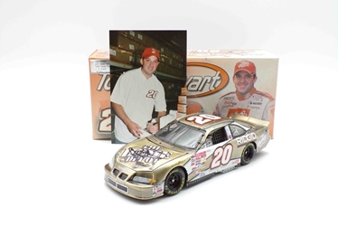 **Box Damaged See Pictures** Tony Stewart Autographed 2000 Home Depot Fan Club 1:24 Nascar Diecast **Box Damaged See Pictures** Tony Stewart Autographed 2000 Home Depot Fan Club 1:24 Nascar Diecast