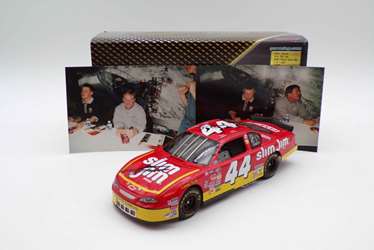 ** With Picture of Driver Autographing Diecast ** Justin Labonte Dual Autographed w/ Terry Labonte 2000 #44 Slim Jim 1:24 RCCA Elite Diecast ** With Picture of Driver Autographing Diecast ** Justin Labonte Dual Autographed w/ Terry Labonte 2000 #44 Slim Jim 1:24 RCCA Elite Diecast